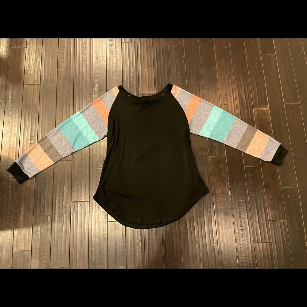 Womens sweater size small - new without tags.